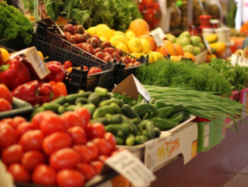 На сколько больше приходится платить за овощи и фрукты