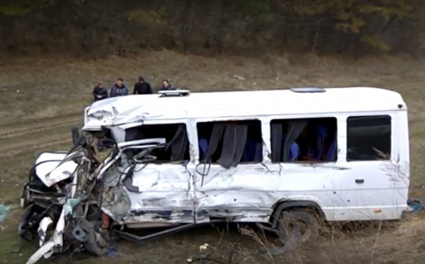 На трассе Каушаны-Бендеры маршрутка столкнулась с грузовиком, 13 человек пострадали 