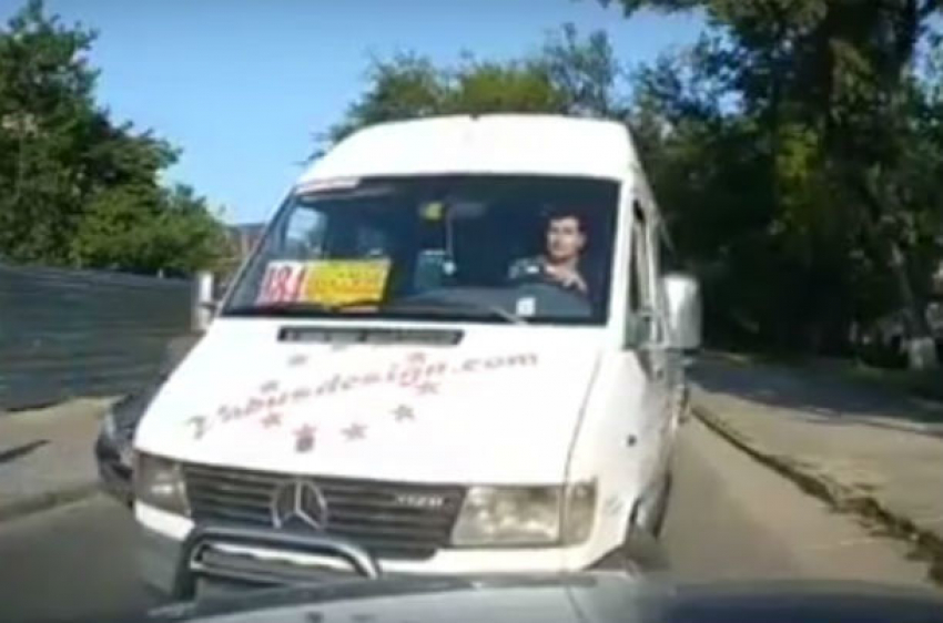 Разъяренный автохам-маршрутчик на встречке в Кишиневе попал на видео