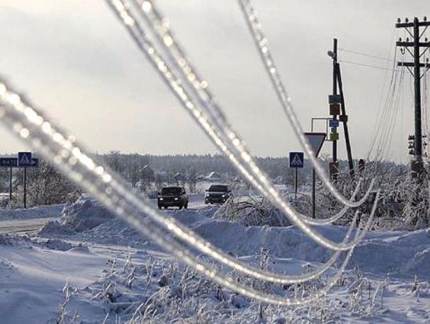 Жители 11 населенных пунктов остались без электричества из-за снегопада 