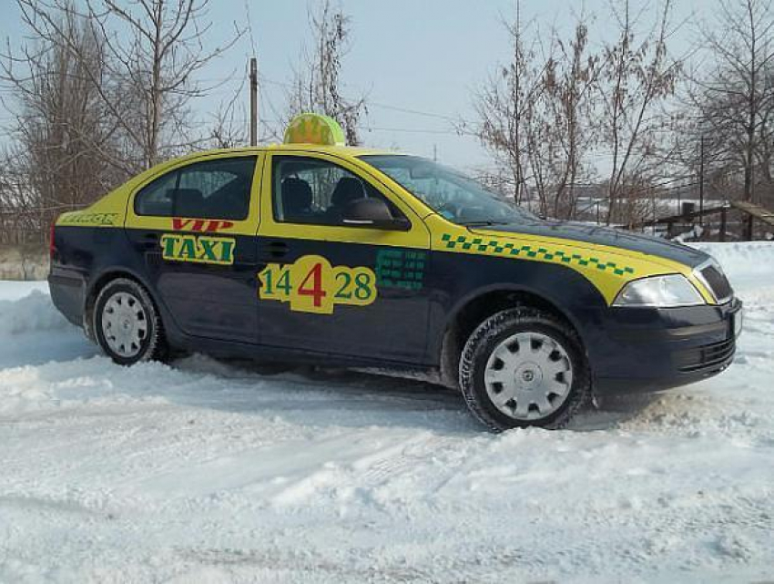 Столичным таксистам, которые в четыре раза взвинтили цены из-за снегопада, пригрозили наказанием