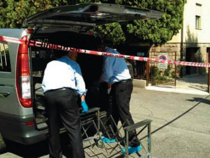 Жесточайшее убийство матери совершил молдаванин в Италии, после чего вскрыл вены и выпрыгнул из окна