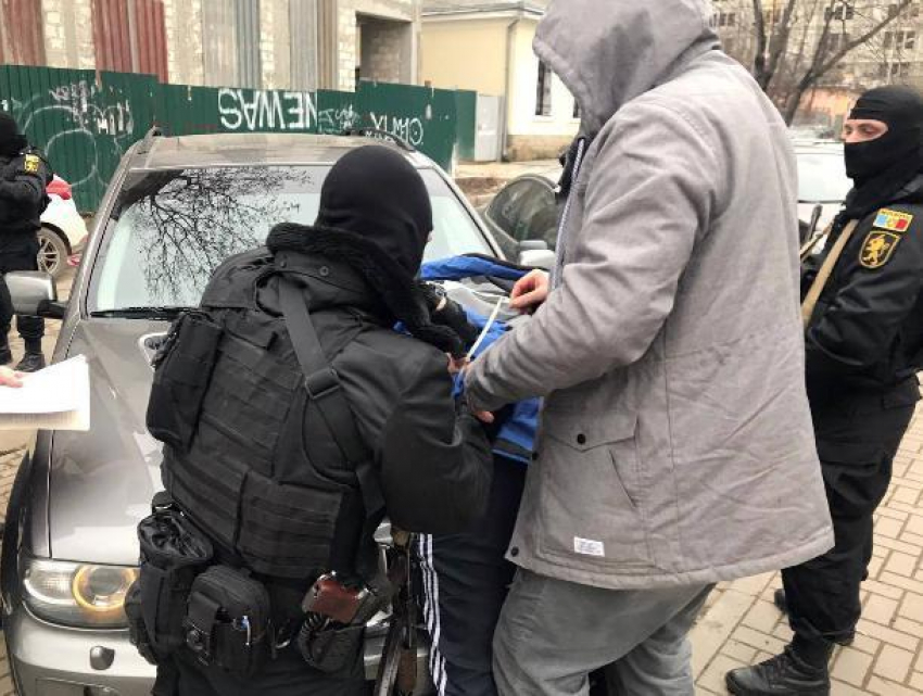 Уроженец Дагестана шантажировал пассажирских перевозчиков на севере Молдовы