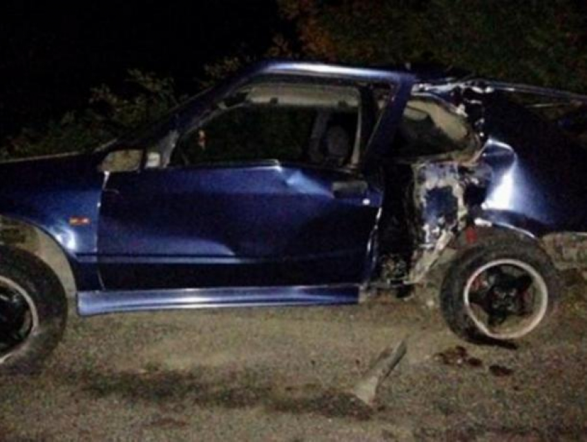 Автомобиль врезался в столб в Дрокиевском районе: молодые люди получили травмы  