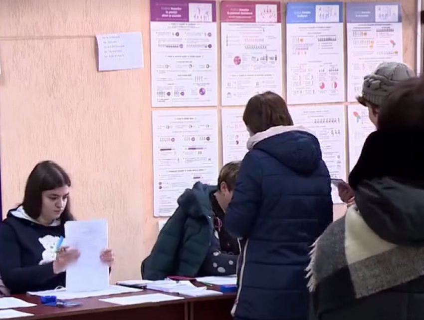 На избирательных участках в Молдове выявлены отдельные нарушения: полиция фиксирует все сообщения