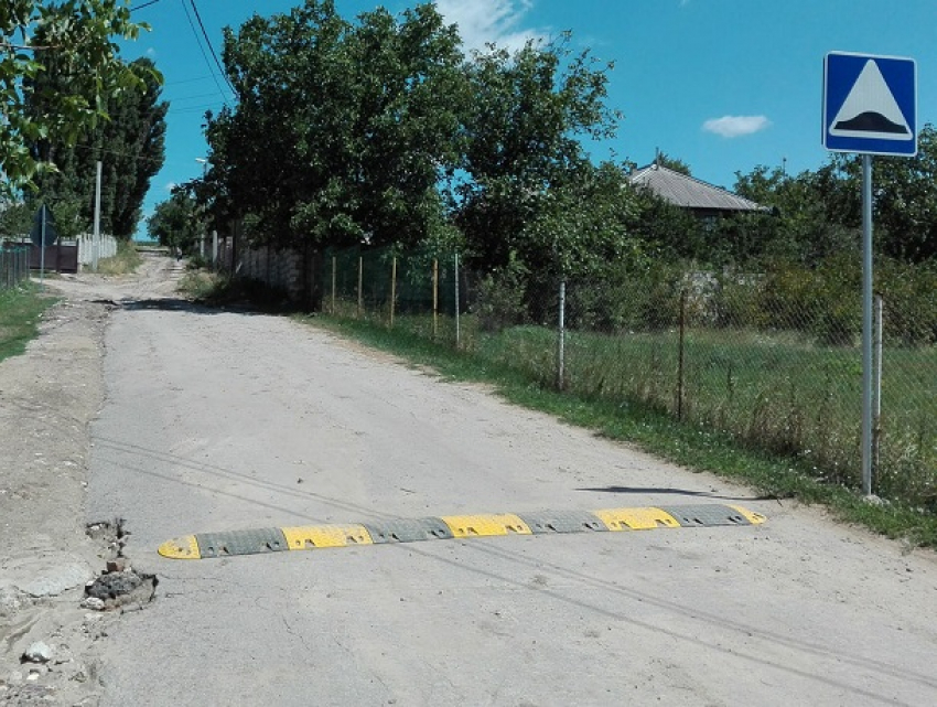Лежачий полицейский возмутил жителей пригорода Кишинева