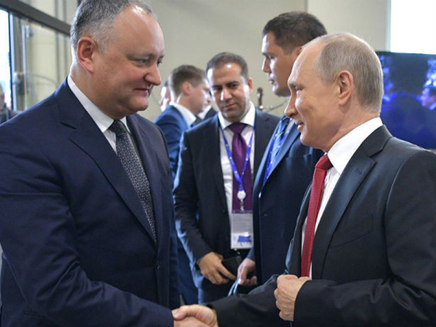 Путин пригласил Додона на поединки чемпионата мира по футболу