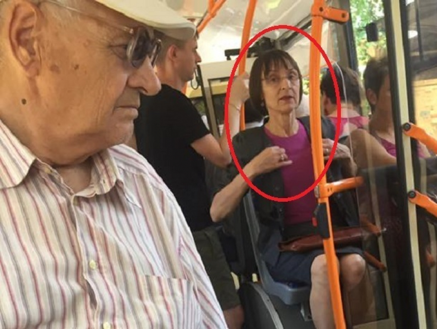 «Неожиданно»: Корину Фусу обнаружили в столичном троллейбусе