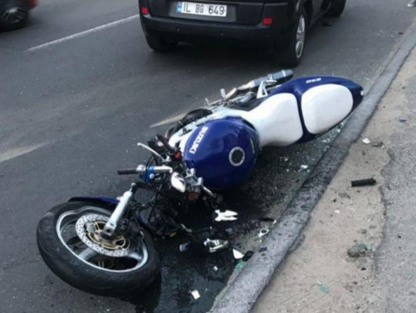 Мотоциклист получил многочисленные переломы вследствие столкновения с автомобилем на Рышкановке