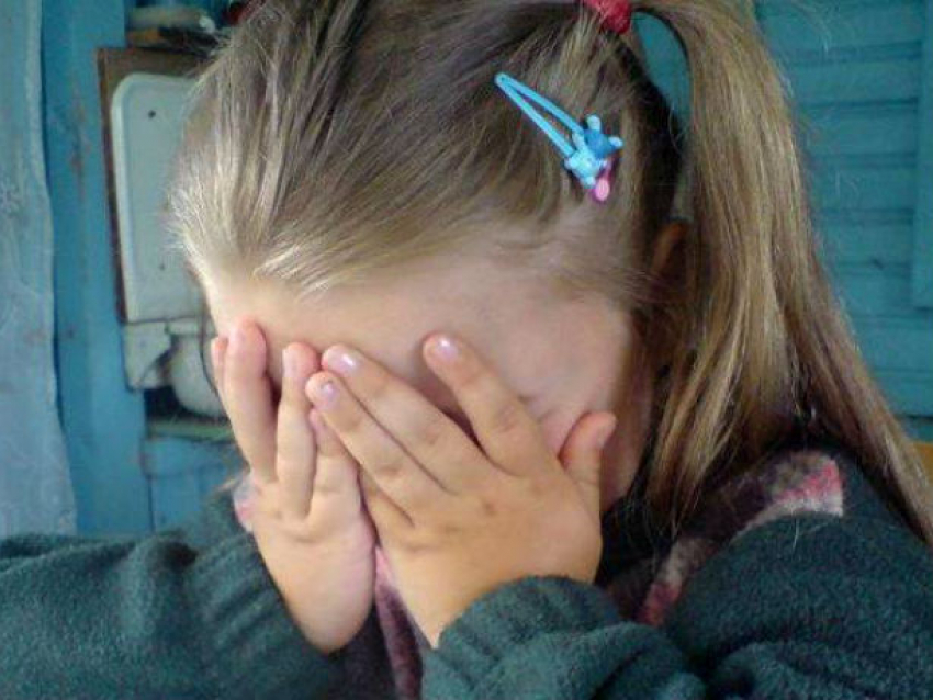 Маленькая девочка пострадала от своего отца-душителя в Бендерах