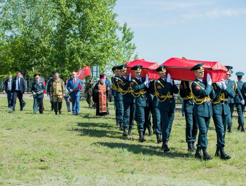 Игорь Додон принял участие в церемонии захоронения останков советских воинов на Шерпенском пацдарме