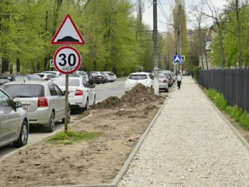 В Кишиневе начался ремонт подъездных путей во дворы многоквартирных домов