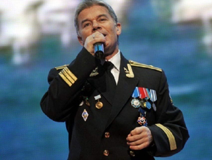Скандал с танцами полицейских под хит «любимого певца Путина» привел к отправке их на войну