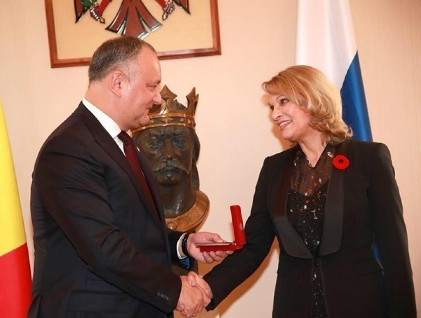 Игорь Додон в Москве наградил известную актрису и помощника Путина