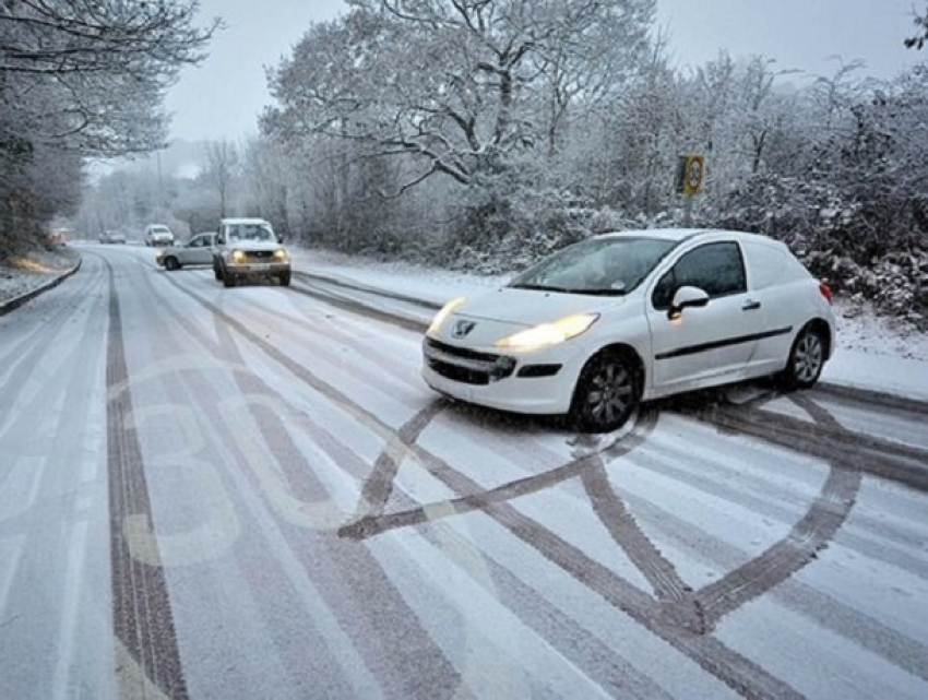 Водителей обязали менять летнюю резину на зимнюю не по календарю, а по погодным условиям 