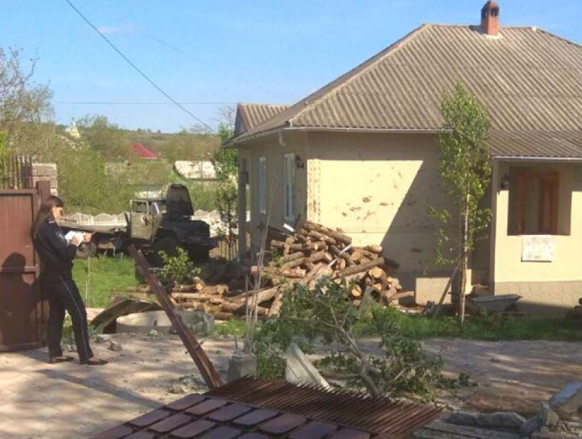 Пассажиры и водитель пострадали в нелепой аварии в Хынчештах