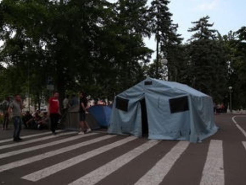 В «протестах» Демпартии использовали палатки спасателей: начато расследование