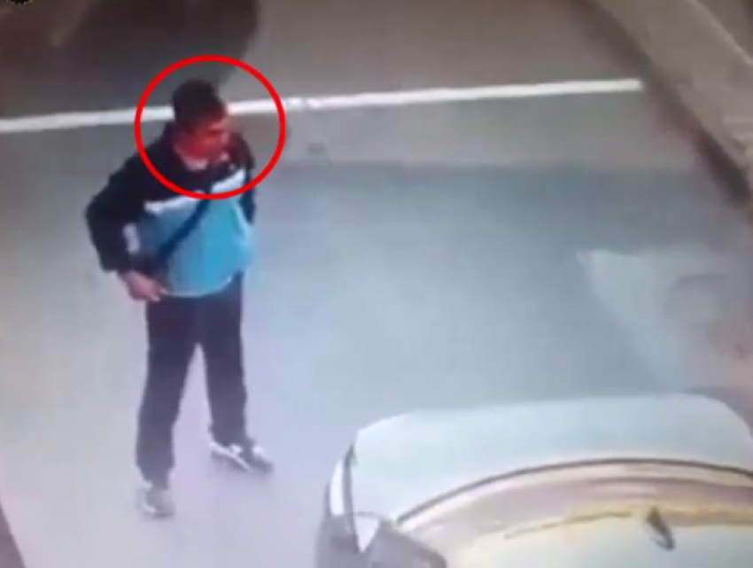 Дерзкое ограбление автомобиля на оживленной улице Кишинева попало на видео