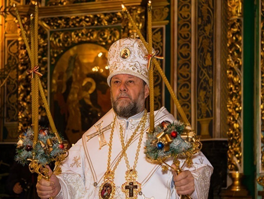 Полмиллилона бутылок вина с шоколадным послевкусием освятил к Пасхе митрополит Владимир 
