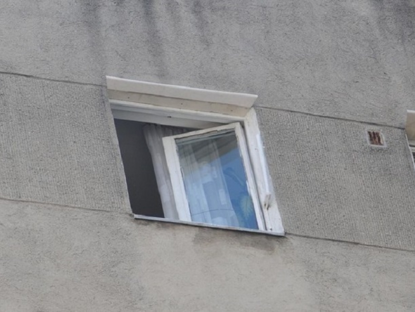 Смертельное падение ребенка с шестого этажа произошло в Бельцах
