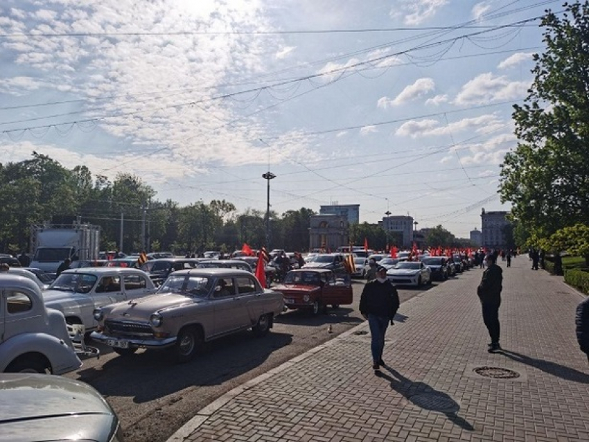Под патронатом президента в столице прошел автопробег в честь Дня Победы 