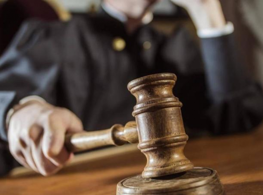 Мужчина из севера Молдовы получил 25 лет тюрьмы за шестилетнее насилие над падчерицей