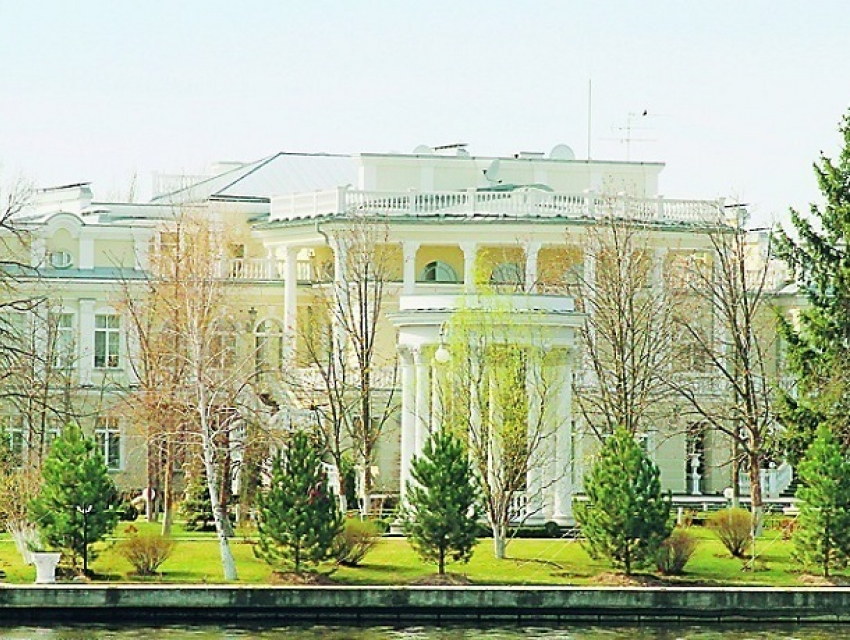Охранник дворца Порошенко совершил самоубийство на посту: пустил пулю в голову