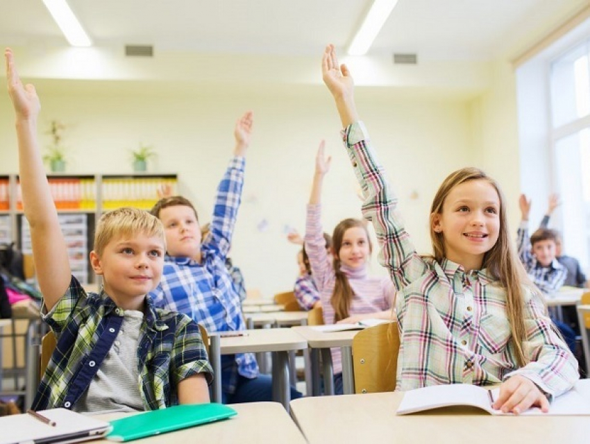 Оценки по четырем школьным предметам отменили в Молдове