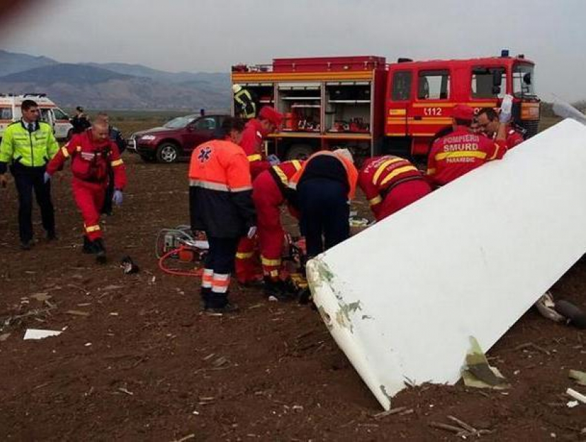 Жесткую посадку совершил румынский самолет и развалился на части