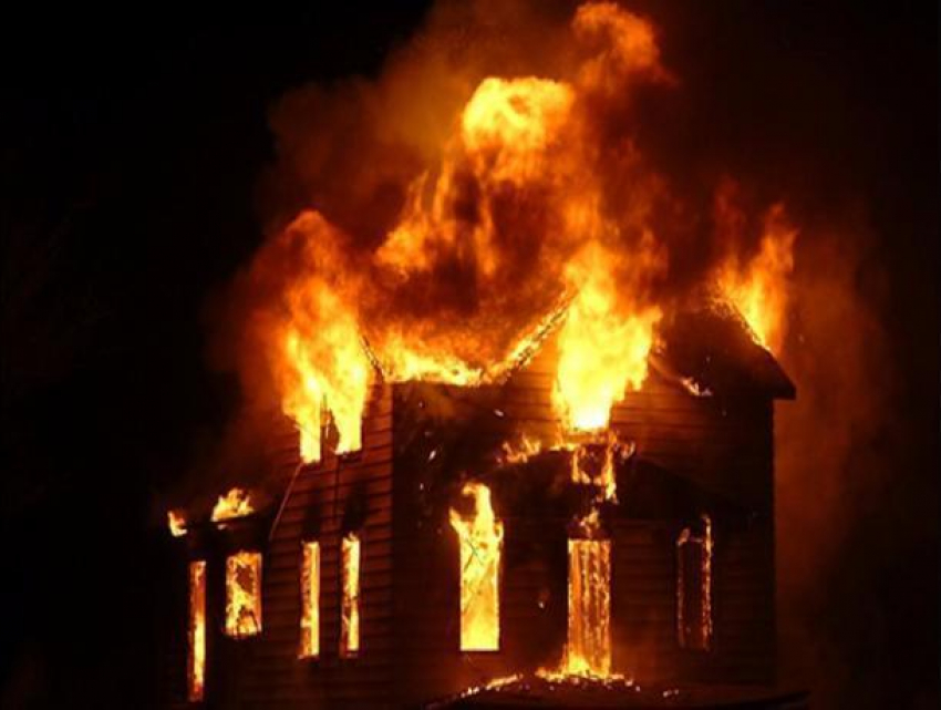 Женщина заживо сгорела в своем доме в Унгенах 