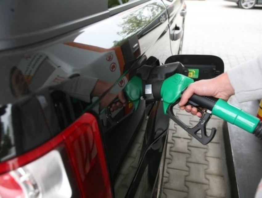 В Молдове продолжают дешеветь дизтопливо и бензин