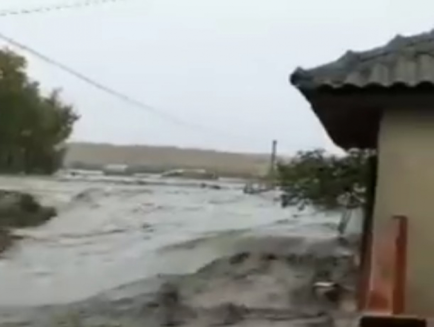 После ливней в Гагаузии затоплены десятки домов, прекращена подача газа