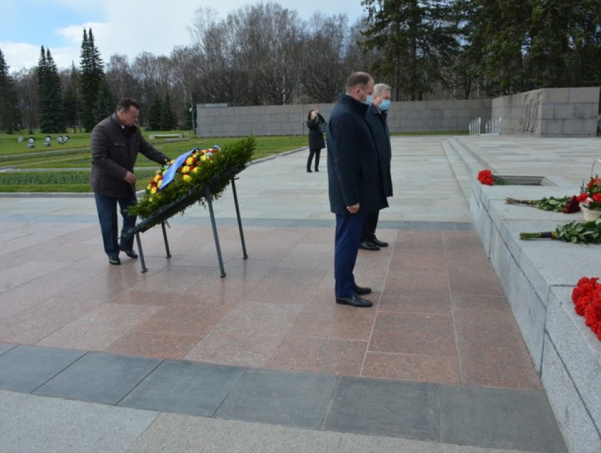 Чебан почтил память павших во время блокады Ленинграда