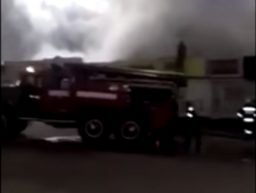 Пожар в бельцком магазине мобильных телефонов сняли на видео  