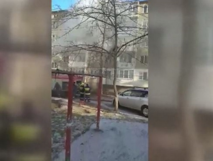 В Кишиневе на Ботанике горит квартира, пожарные извлекли труп мужчины