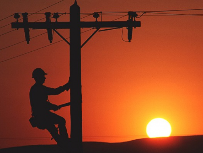 Тысячи жителей Кишинева и Молдовы проведут понедельник без электричества