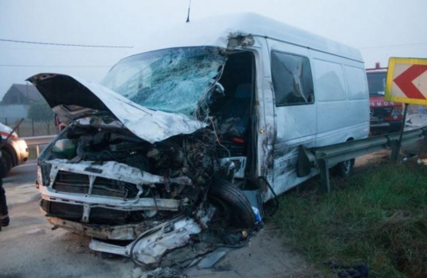Пассажирский микроавтобус с гражданами Молдовы попал в ДТП в Румынии