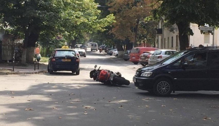В Кишиневе произошло очередное ДТП с участием мотоцикла