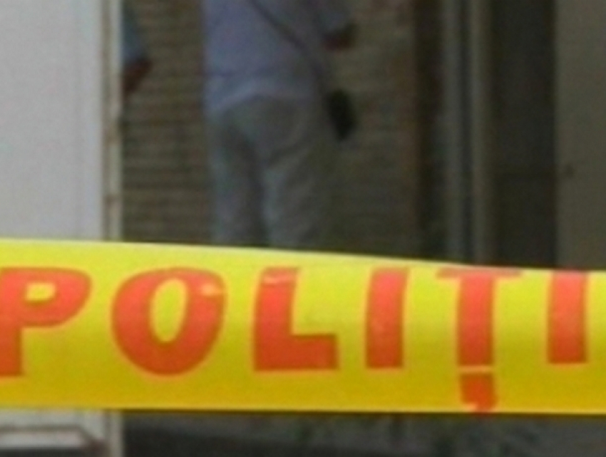 Молодого человека убили ударом ножа в сердце в его доме в Фалештах