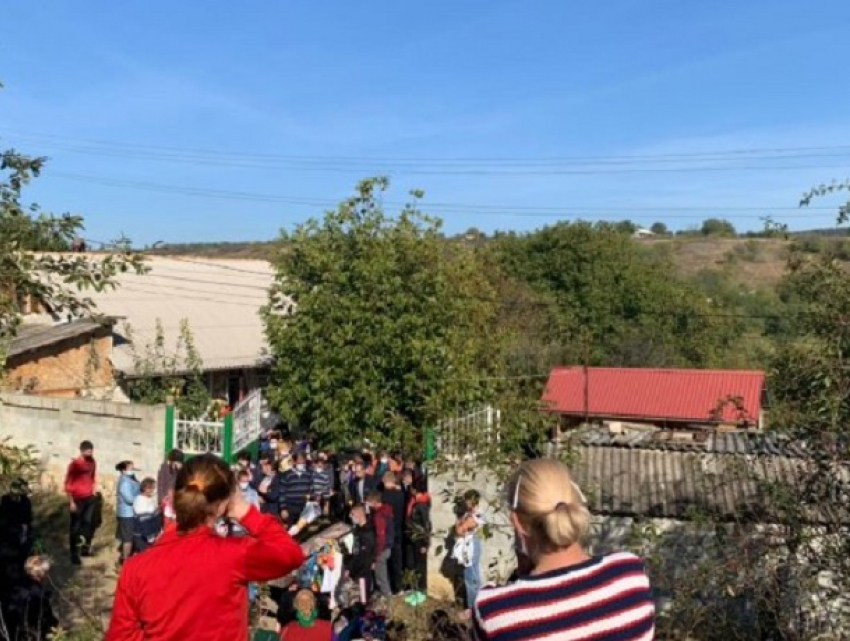 Плакало все село. Убитую 16-летнюю девушку похоронили 