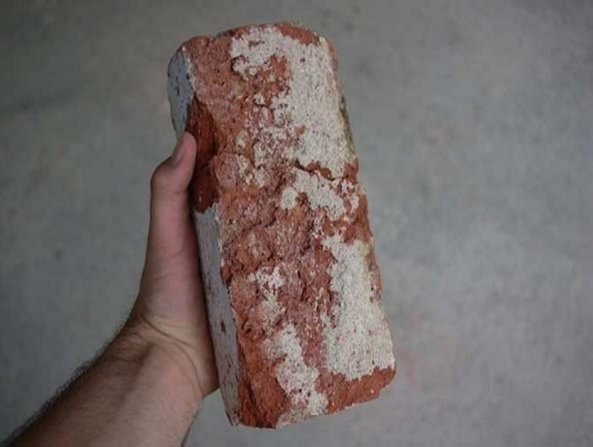 В Яловенах молодой мужчина убил собутыльника булыжником