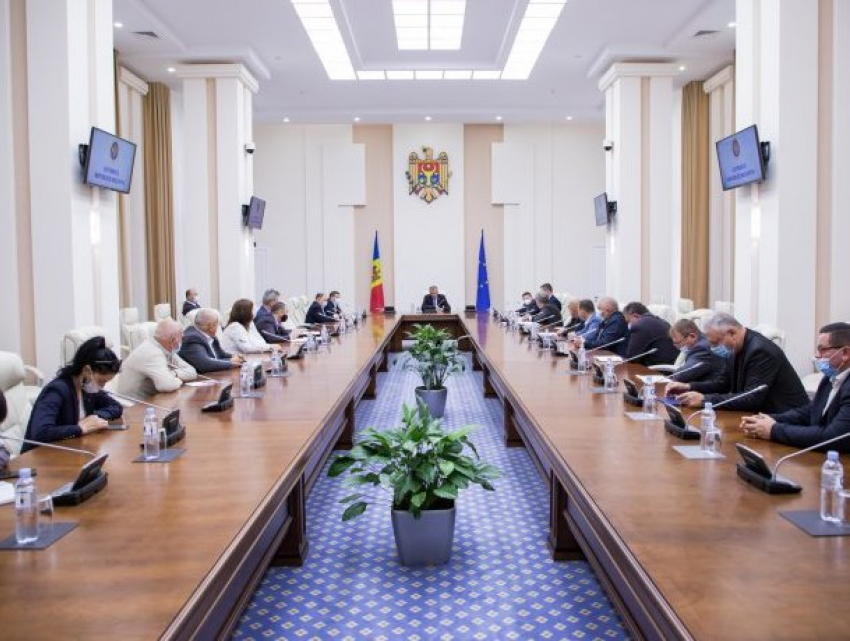 Мы не можем допустить, чтобы в этом году дороги не строились, - Кику 