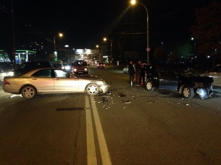 На улице Михай Витязул столкнулись два автомобиля