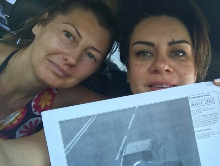 Полицейские конфисковали машину из-за мифического штрафа, оставив одесситок в одних купальниках на трассе