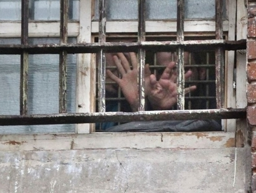 Заключенный впал в уныние и удавился полотенцем в камере кишиневской тюрьме