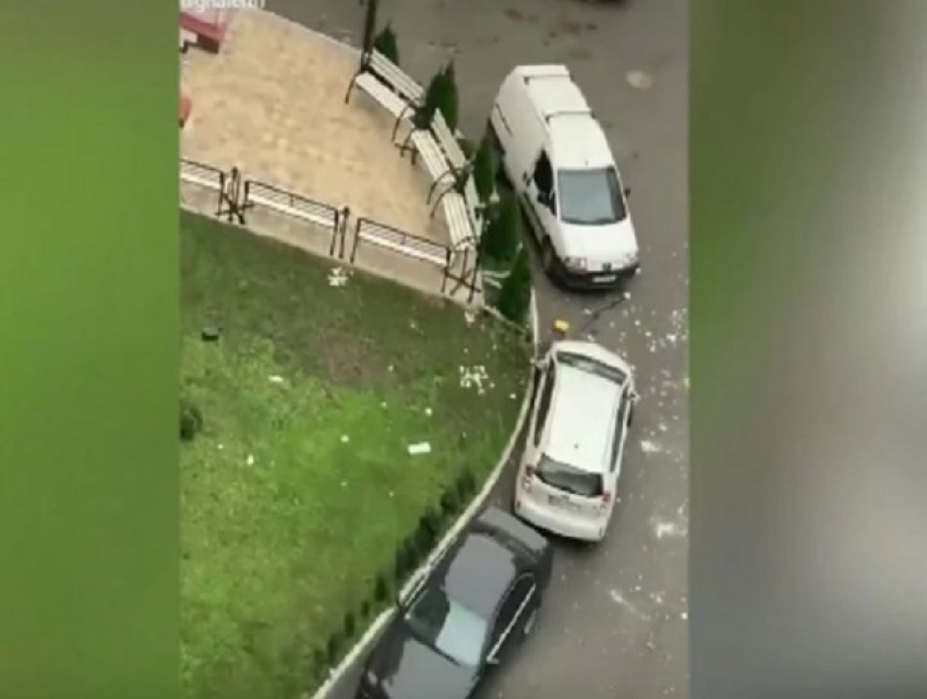 В «арабском квартале» Кишинева женщина устроила бомбардировку автомобилей