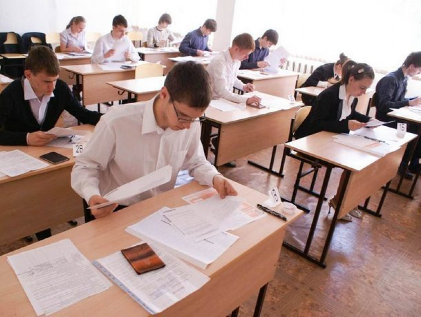 Выпускники сдали экзамен на степень бакалавра по предмету на выбор