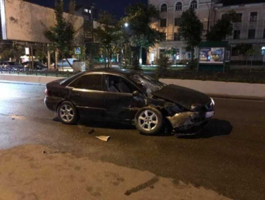 Ночная авария в центре Кишинёва - обе машины серьёзно разбиты
