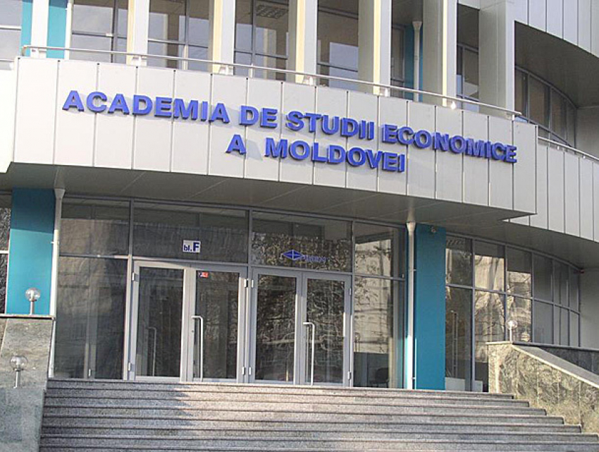 Жалобы на массовые поборы во время сессии спровоцировали обыски в Экономической академии Молдовы