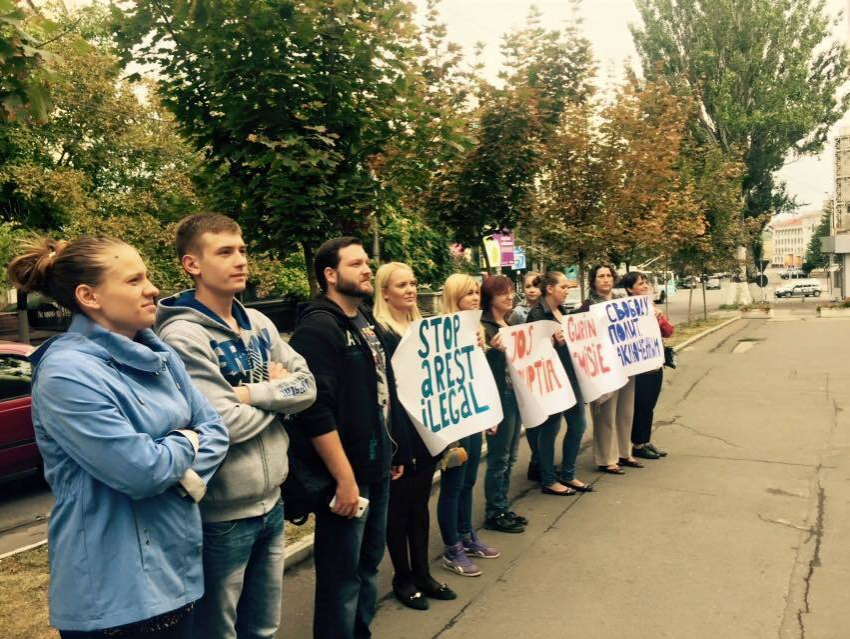 Жители Кишинева пикетировали здание Генпрокуратуры с требованием освободить политзаключенных